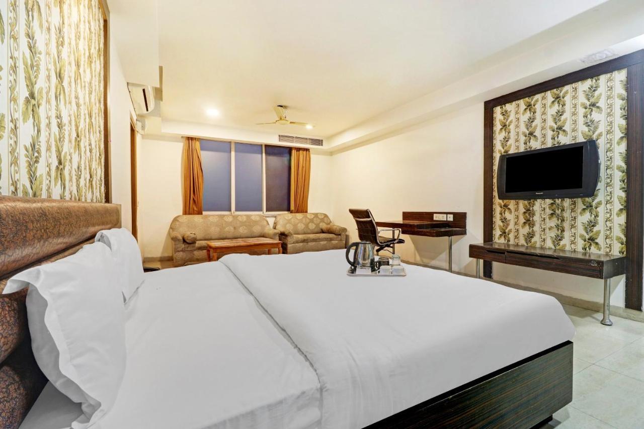 Oyo Townhouse 748 Hotel Parth Paradise Ghaziabad Exterior photo