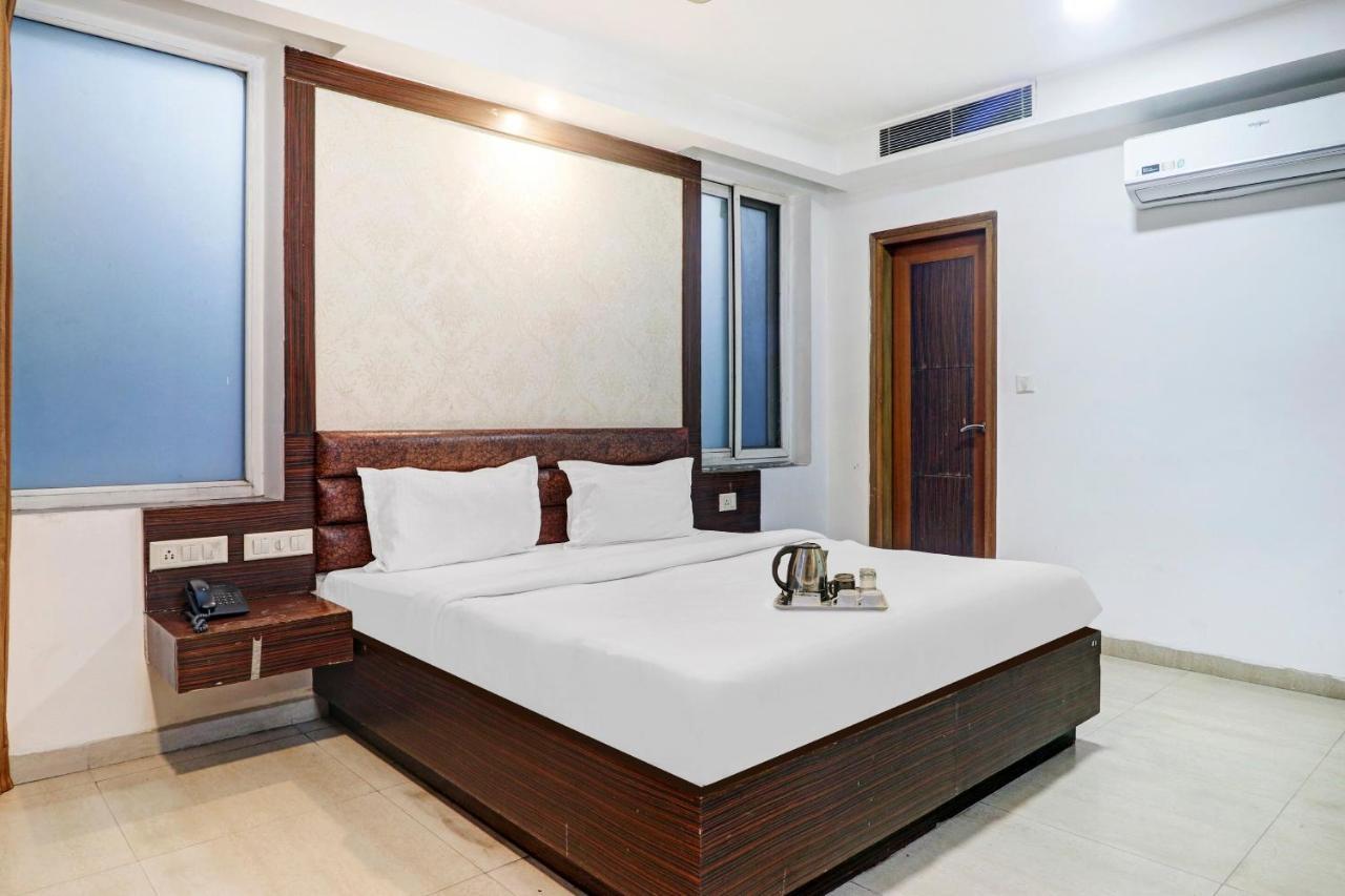 Oyo Townhouse 748 Hotel Parth Paradise Ghaziabad Exterior photo
